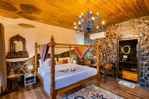 Zephyr Heaven | 1-Hillview Room with Common Pool, Gym & On-Site Restaurant – 1 bedroom villa in Mussoorie, Uttarakhand