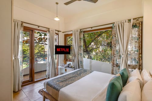 The Jazminn Earthroom | 3-BHK Pet-friendly Apartment with Shared Sit Out Area | Near Bengaluru Palace – 3 bedroom villa in Bengaluru, Karnataka