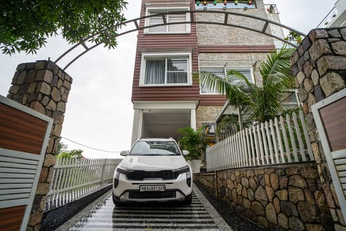 Sky Paradise | Pet-friendly 3-BHK Retreat With Gaming Zone, Home Theatre & Rooftop Gazebo – 3 bedroom villa in Dehradun, Uttarakhand