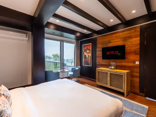 Shukrana 4BHK Luxury Retreat | Mall Road