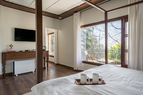 Pine Estate w/ Complimentary Breakfast – 6 bedroom villa in Shimla, Himachal Pradesh