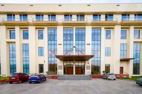 Eternal Oasis City View Suite | Elegant 1-Room Retreat With Restaurant, Banquet Hall & Lift – 1 bedroom villa in Delhi-ncr, Haryana
