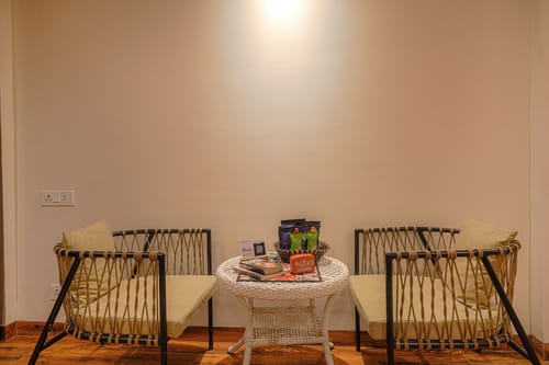 Dilli Villa Blush | Hillside Suite With Private Balcony, Common Pool & Scenic Views – 1 bedroom villa in Kasauli, Himachal Pradesh