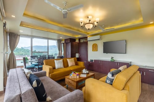 Celestial Rhapsody | Charming 3-BHK Villa With Garden, Terrace & Scenic Views – 3 bedroom villa in Nainital, Uttarakhand