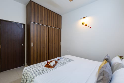 SLV Ventures Abhignya | 2-BHK Urban Stay With Private Balcony & Green View With Lift – 2 bedroom villa in Bengaluru, Karnataka