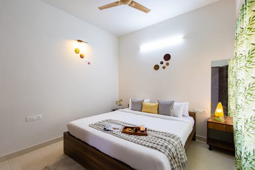 SLV Ventures Abhignya | 2-BHK Urban Stay With Private Balcony & Green View With Lift – 2 bedroom villa in Bengaluru, Karnataka
