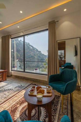 Aura @ Ridge of Twilight W/ Jacuzzi – 3 bedroom villa in Kasauli, Himachal Pradesh