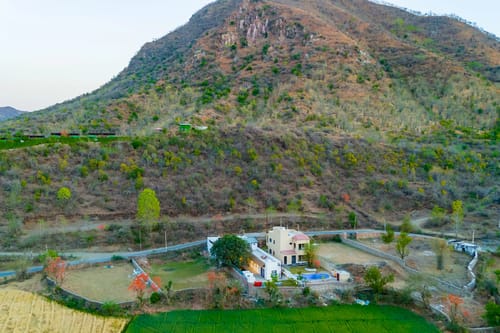Jade Arbőur | 3-BHK Moroccan-Inspired Villa with Private Pool & Panoramic Hill Views – 3 bedroom villa in Udaipur, Rajasthan