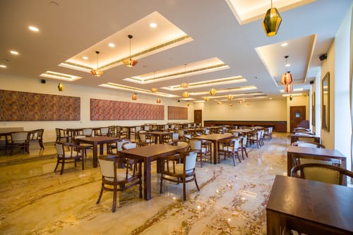 Eternal Oasis City View Suite | Elegant 1-Room Retreat With Restaurant, Banquet Hall & Lift – 1 bedroom villa in Delhi-ncr, Haryana