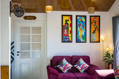 Evara | Serene Pet-friendly 4-BHK Hill Retreat With Balcony, Fireplace & Scenic Views – 4 bedroom villa in Mussoorie, Uttarakhand
