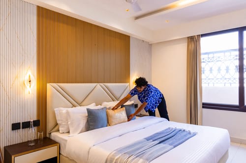 Anandam In The Himalayas Violet | Triple Sharing Suite With Restaurant, Lift & Lounge | Near Triveni Ghat – 2 bedroom villa in Rishikesh, Uttarakhand