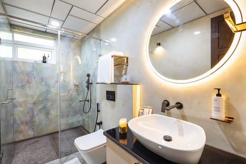 Vintage Retreat | 5-BHK Riverfront Heritage Villa With Speed Boat, Ayurvedic Spa & Cultural-Themed Rooms Near Malayattoor – 5 bedroom villa in Kochi, Kerala
