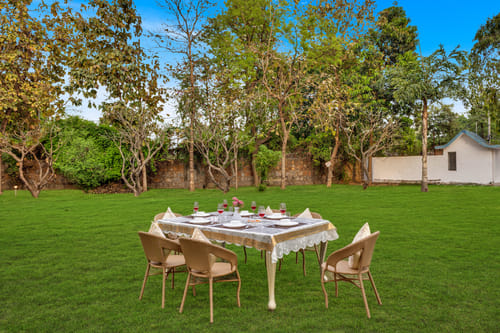 Crystal Farms | Pet-friendly 3-BHK Farmhouse with Private Pool, Bar, Garden & Elegant British Interiors | Close to Qutub Minar – 3 bedroom villa in Delhi NCR, Delhi