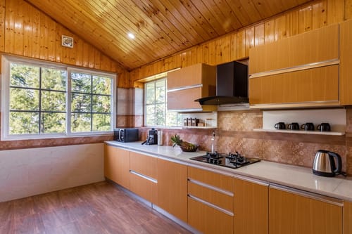 Hill Top Farmstead | Heritage 3-BHK English-Style Villa With Balcony, Gazebo & Stunning Hill Views – 3 bedroom villa in Shimla, Himachal Pradesh