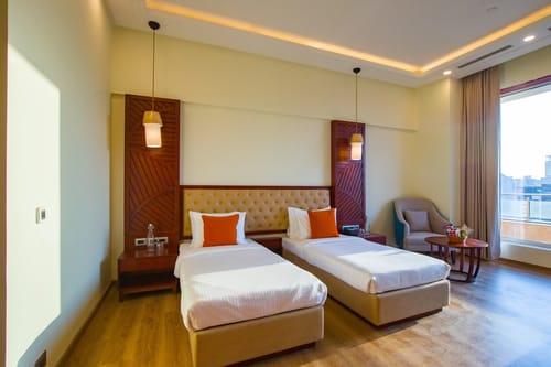 Eternal Oasis City View Suite | Elegant 1-Room Retreat With Restaurant, Banquet Hall & Lift – 1 bedroom villa in Delhi-ncr, Haryana