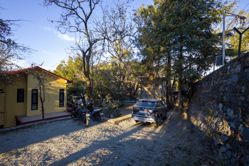 Thistle House | Pet-friendly 4-BHK Hideaway with Gazebo & Terrace by Bhimtal Lake – 4 bedroom villa in Nainital, Uttarakhand