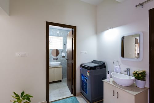 SLV Ventures Abhignya | 2-BHK Urban Stay With Private Balcony & Green View With Lift – 2 bedroom villa in Bengaluru, Karnataka
