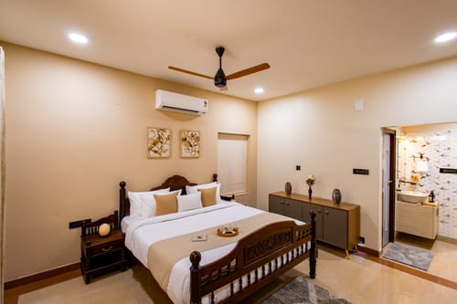 Valiyaveetil Mansion | 5-BHK Mansion With Private Pool, Home Theatre, Garden & Lift | Near New Marine Drive – 5 bedroom villa in Kochi, Kerala