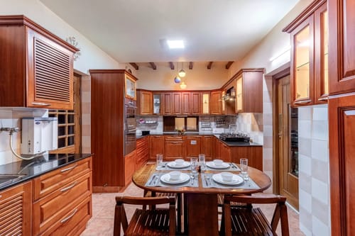 The Meadow | Elegant 3-BHK Hill Retreat With Entertainment Lounge & Terrace – 3 bedroom villa in Nainital, Uttarakhand