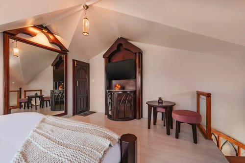 Willowdale ~ Duplex Suite – 4 bedroom villa in Bhimtal, Uttarakhand