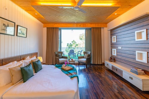Utopia @ Aykon Estate w/ Outdoor Pool – 8 bedroom villa in Kasauli, Himachal Pradesh