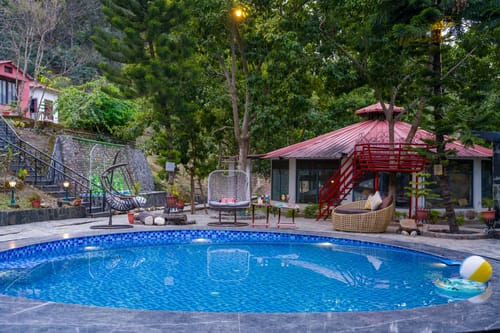 Zephyr Stoneva | Peaceful Mountain Retreat With Pool, Gym & Dining – 1 bedroom villa in Mussoorie, Uttarakhand