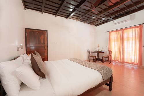 Vembanad House | Lakeside Heritage 4-Bedroom Retreat with Garden & Outdoor Sitting Area – 4 bedroom villa in Alappuzha, Kerala