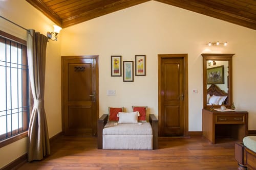 The Meadow | Elegant 3-BHK Hill Retreat With Entertainment Lounge & Terrace – 3 bedroom villa in Nainital, Uttarakhand