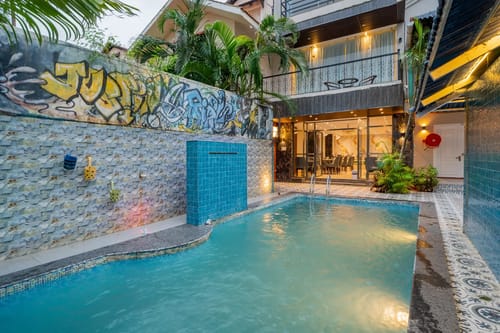 Emperor Ozran | 2-BHK Retreat With Balconies, Restaurant & Bar