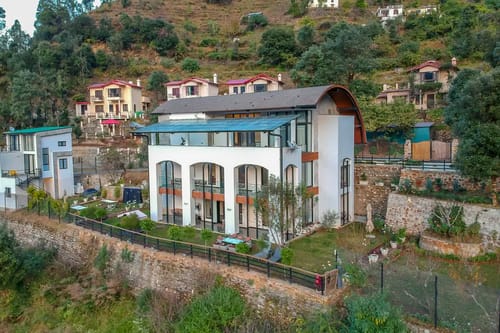 Juno House W/ Outdoor Jacuzzi - Ramgarh – 6 bedroom villa in Nainital, Uttarakhand