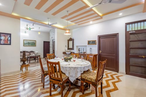 Abhimanyu Mansion Sapphire | 4-BHK Heritage Haveli With Outdoor Dining Area & Garden in City Centre – 4 bedroom villa in Udaipur, Rajasthan