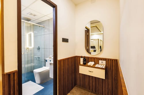 Emmanuel Residency | Suite with Private Jacuzzi | Easy Access to Lulu Mall & City Metro – 1 bedroom villa in Kochi, Kerala
