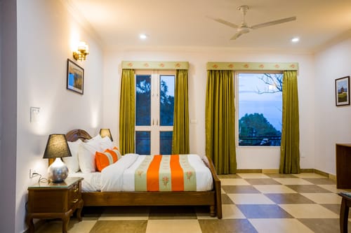 Captain’s Nest | 3-BHK Hilltop Hideaway With Garden & Scenic Views – 3 bedroom villa in Kasauli, Himachal Pradesh