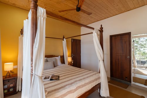 Crescent Peak W/Jacuzzi – 3 bedroom villa in Kasauli, Himachal Pradesh