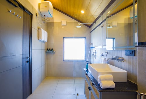 Esh Cottages Birch | Hillside 4-BHK Hideaway With Lush Garden, Common Pool, & Gaming Zone