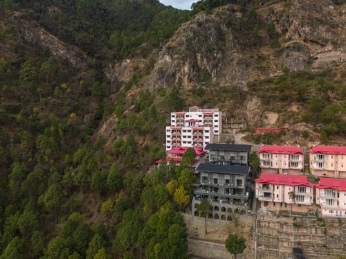 The Himalayan Den – 8 bedroom villa in Kasauli, Himachal Pradesh
