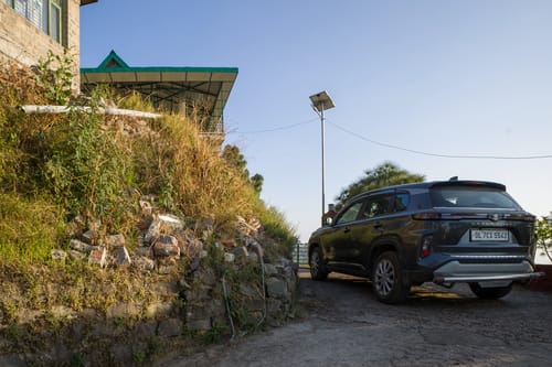 Pine View Cottage | Pet-friendly 3-BHK Himalayan Retreat with Scenic Sit-Out Areas