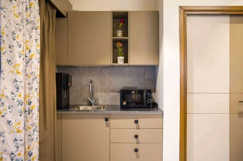 Esh Cottage Moss | Hilltop 2-BHK Retreat with Open-air Jacuzzi, Shared Garden, Pool & Cosy Lounge