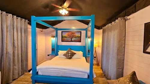 The Blue Jay - Luxury Treehouse – 1 bedroom villa in Mussoorie, Uttarakhand