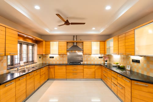 Valiyaveetil Mansion | 5-BHK Mansion With Private Pool, Home Theatre, Garden & Lift | Near New Marine Drive – 5 bedroom villa in Kochi, Kerala