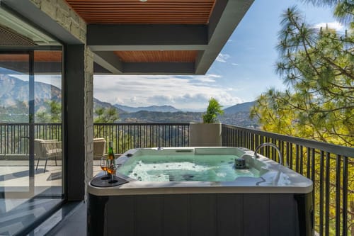 Uno @ The Himalayan Den – 4 bedroom villa in Kasauli, Himachal Pradesh