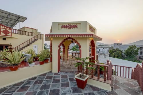 Abhimanyu Mansion Topaz | 2-BHK Haveli | Garden + Sit-Out Area | Central Location – 2 bedroom villa in Udaipur, Rajasthan