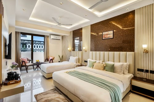 Anandam In The Himalayas Violet | Triple Sharing Suite With Restaurant, Lift & Lounge | Near Triveni Ghat – 2 bedroom villa in Rishikesh, Uttarakhand