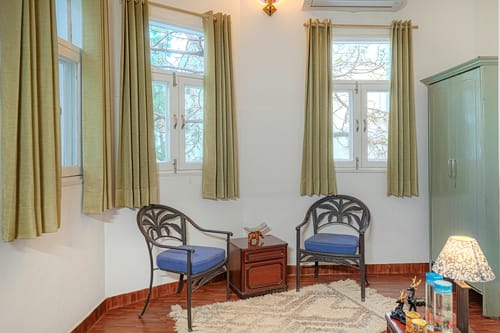 Berlin House | 4-BHK Pet-friendly Villa with Outdoor Seating & Perfect Sunset, Sunrise & Valley Views – 4 bedroom villa in Kasauli, Himachal Pradesh