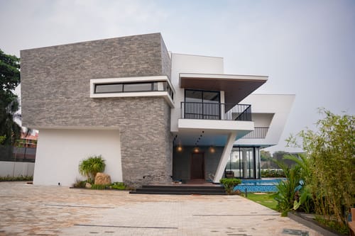 JD Beach Vacay | 4-BHK Oceanfront Beach Villa with Spacious Lawn, Ambient-Lit Bar & Private Beach Access – 4 bedroom villa in Chennai, Tamil Nadu