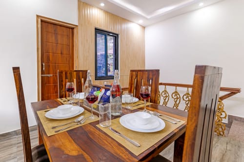 Vyasa Resorts | 2-BHK Duplex Cottage With Lounge Area, Balcony & Picturesque Hill Views| 5 mins From Mussorie Lake – 2 bedroom villa in Mussoorie, Uttarakhand