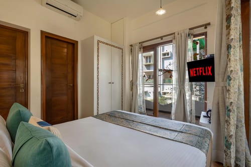 The Jazminn Earthroom | 3-BHK Pet-friendly Apartment with Shared Sit Out Area | Near Bengaluru Palace – 3 bedroom villa in Bengaluru, Karnataka