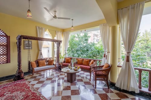 Abhimanyu Mansion Sapphire | 4-BHK Heritage Haveli With Outdoor Dining Area & Garden in City Centre – 4 bedroom villa in Udaipur, Rajasthan