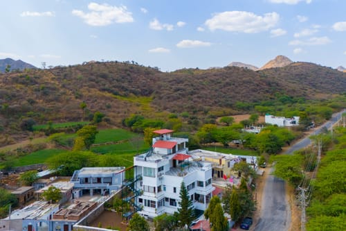Kasturi | Pet-Friendly Rooms With Views of Sajjangarh Palace & Plunge Pool – 2 bedroom villa in Udaipur, Rajasthan