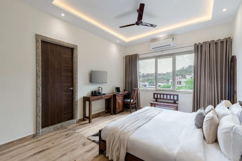 Kasturi Villa | 4-BHK Pet-Friendly Villa With Views of Sajjangarh Palace – 4 bedroom villa in Udaipur, Rajasthan